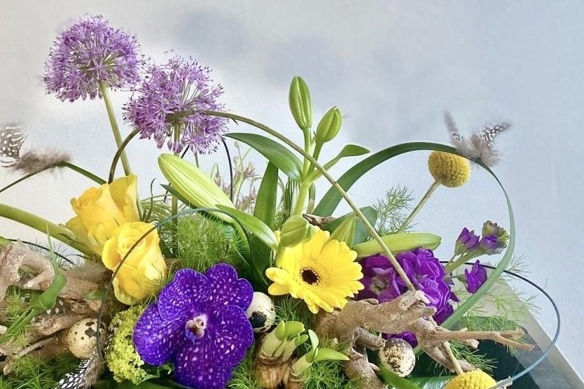 <h2>Binnekort is het weer pasen! </h2><div class='slide-content'>Haal het voorjaar in huis met onze prachtige paas arrangementen. </div><a href='https://bloemenpaleisbeukenhof.nl/product/vrolijk-voorjaar/' class='btn' title='BESTEL NU→'>BESTEL NU→</a>